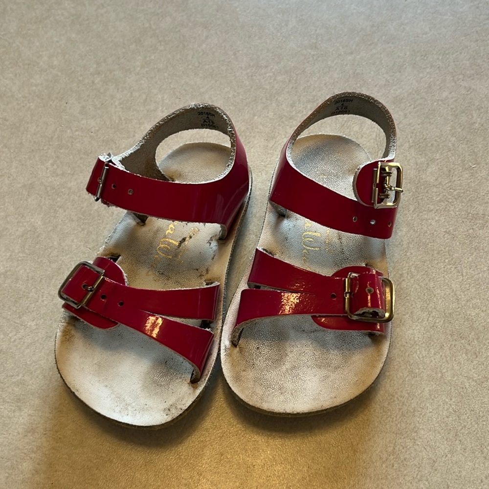 Pink patten leather salt water sandals size 4